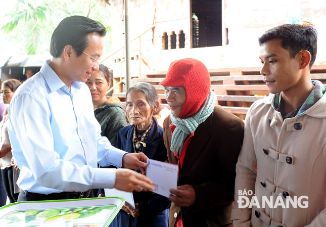  Secretary Anh (left) with Co Tu ethnic minority people …