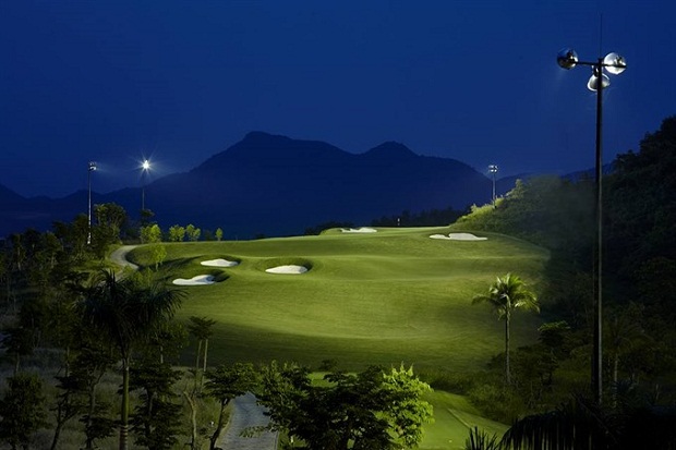 Under the lights: A night view of Bà Nà Hills Golf Club in Đà Nẵng. — Photo courtesy of Bà Nà Hills Golf Club 