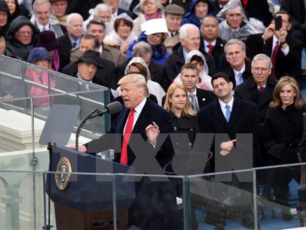 Tân Tổng thống Mỹ Donald Trump phát biểu ngay sau khi nhậm chức. (Ảnh: AFP/TTXVN)