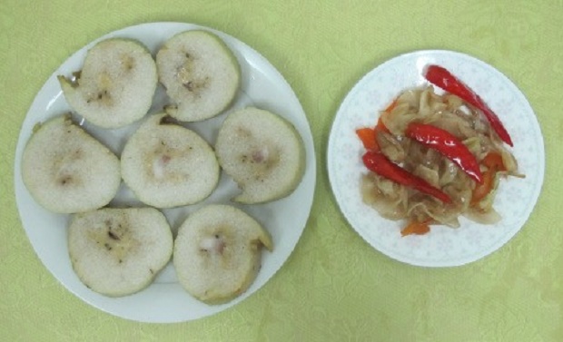 Great combination: Slices of 'banh tet' served with 'dua mon'. Photo courtesy of Tran Duc Anh Son