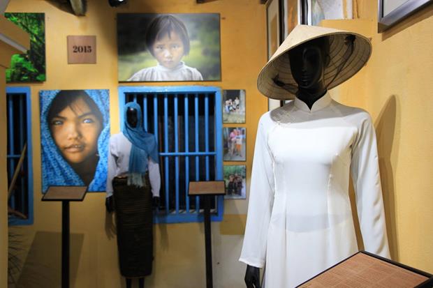 Ao dai displayed at the Precious Heritage art gallery museum. Photo: Dong Nguyen/Tuoi Tre News