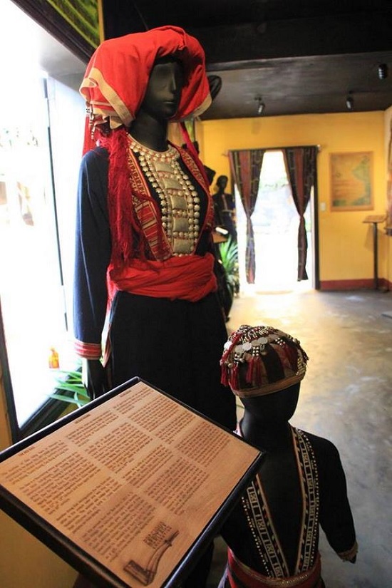 Costumes of Red Dao people showcased at the Precious Heritage art gallery museum. Photo: Dong Nguyen/Tuoi Tre News