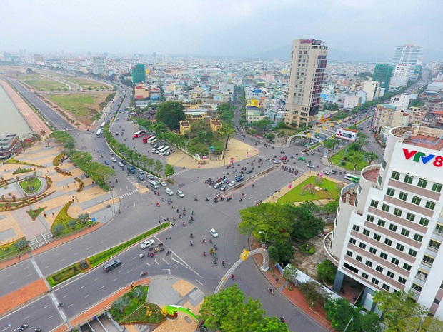  … at the intersection of Nguyen Van Linh and Bach Dang