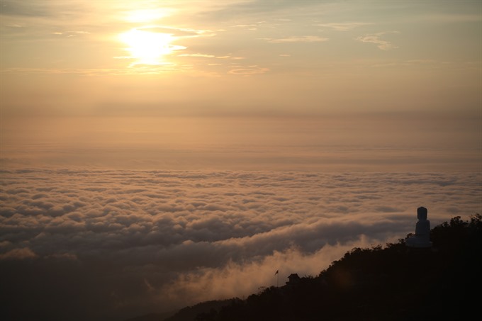 Serenity: Dawn on Bà Nà Mountain above Đà Nãng city. VNS Photo Read more at http://vietnamnews.vn/life-style/350263/da-nang-hills-alive-with-tet-carnival.html#tIdOrFqDFqSDF86Y.99