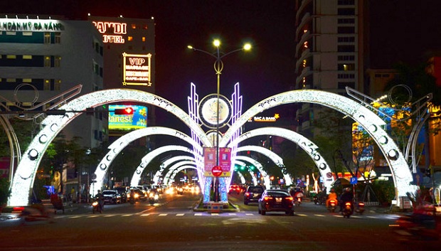  Sparkling image of Nguyen Van Linh street at night