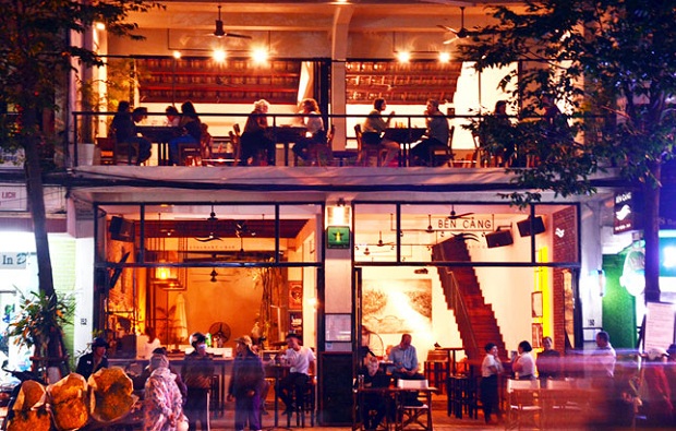  Many young residients and visitors gathering at a local bar to drink beer and wait for the turning moment of the lunar new year