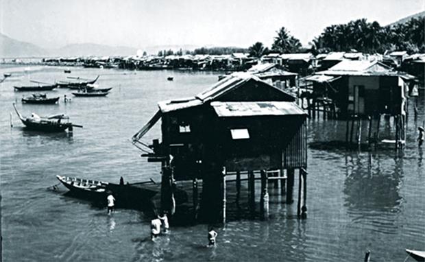  In the past, the Nai Hien Dong Ward on the east bank of the Han River looked sleazy with many stilt houses …