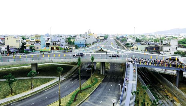    … but the situation has changed thanks to the construction of the 3-storey Hue T-junction overpass, the most modern of its kind in Viet Nam.