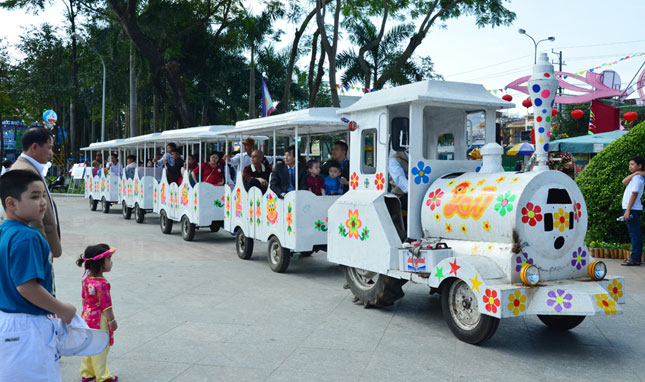 Không gian trong lành, những trò chơi phong phú, nhiều màu sắc khiến Công viên 29-3 trờ thành điểm đến của nhiều người trong những ngày đầu xuân