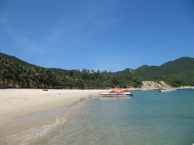 A section of Cham Island beach will be demarcated for turtle conservation (Photo: vietnamnet.vn)