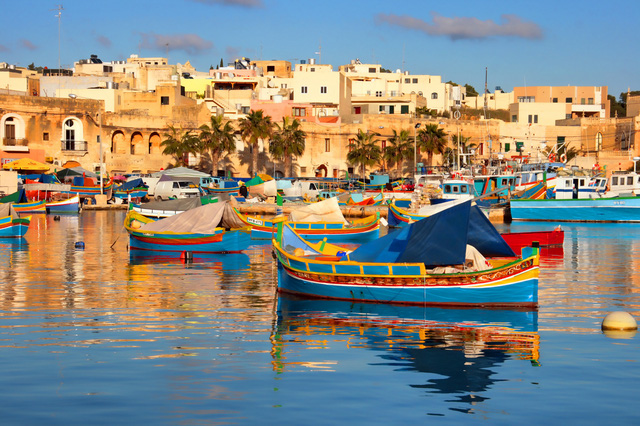 Malta là điểm đến lý tưởng cho những người Châu Âu đang tìm nơi định cư, bởi đời sống ở đây rất dễ hòa nhập, chi phí cuộc sống thấp, thời tiết lý tưởng, người dân bản xứ nói được ngoại ngữ. Đặc biệt, người tìm đến Malta định cư đa phần đều đang trong một mối quan hệ gắn bó lâu dài (70%), trong khi mức trung bình ở những quốc gia khác là 63%, điều này cho thấy Malta là điểm đến lý tưởng cho cuộc sống lứa đôi.