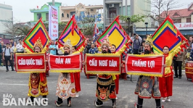  A solemn traditional ritual at the festival last year to wish for peace, happiness and prosperity throughout the year