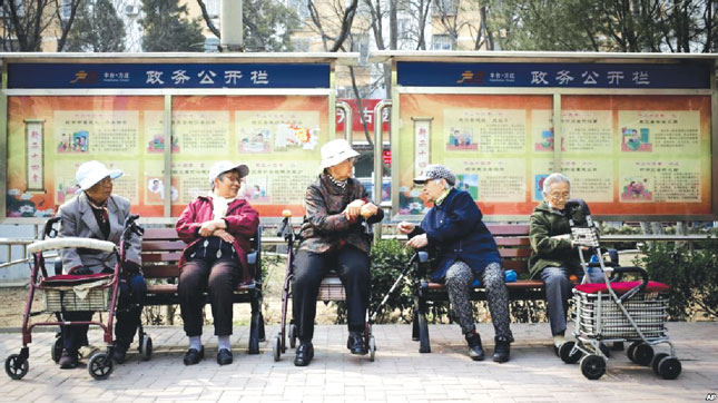 Những người già ở Trung Quốc thuộc vào nhóm rất dễ bị mắc bệnh hiểm nghèo.