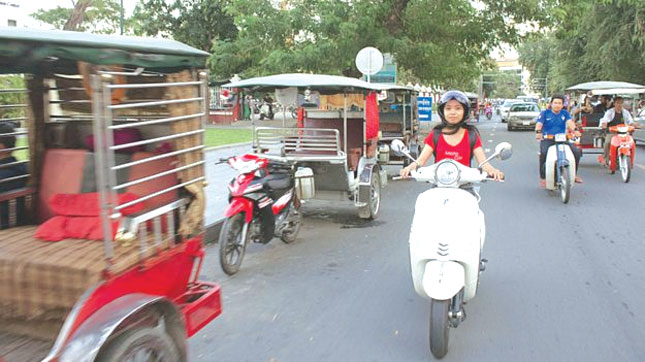 Các thành viên của Motor Girl Tour đang tìm kiếm thêm các đồng nghiệp do đội ngày càng có nhiều khách hàng tìm đến.