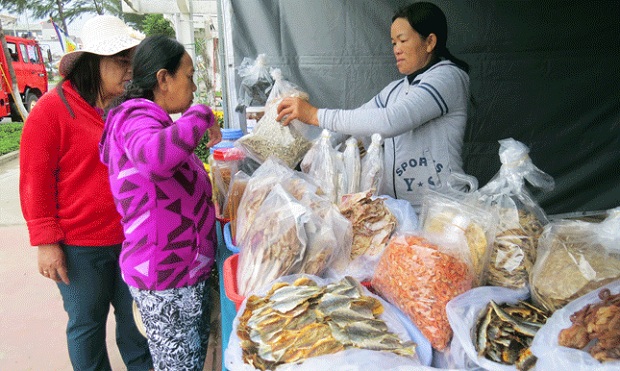     A stall introducing and selling local seafood products