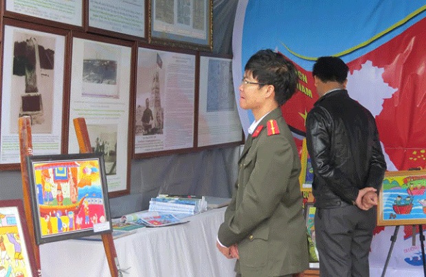  An exhibition of 17 documents about the Hoang Sa (Paracel) and Truong Sa (Spratly) archipelagos