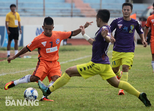 SHB DN and Ha Noi players