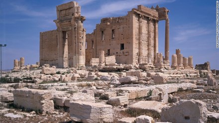 Một di tích đền thờ cổ ở Palmyra chụp năm 2007, giờ gần như bị IS san phẳng.