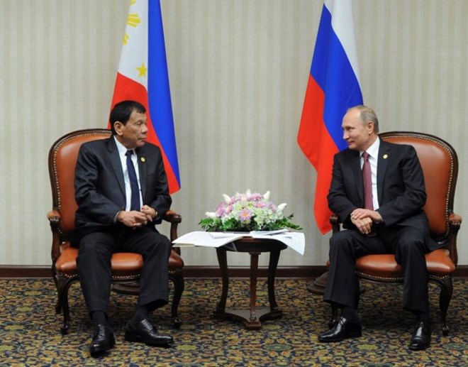 Russian President Vladimir Putin and his Philippine counterpart Rodrigo Duterte at a meeting on the sidelines of the Asia-Pacific Economic Cooperation (APEC) Summit in Lima, Peru, November 19, 2016 (Photo: Reuters)