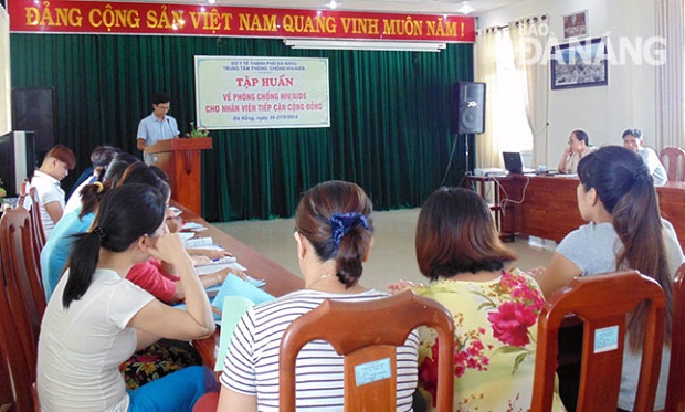 A training course on HIV/AIDS prevention and control for local community staff members