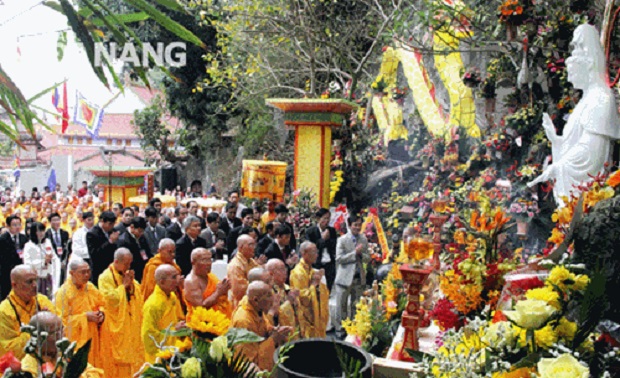 Offering incense to the Avalokitesvara Bodhisattva at last year's event 