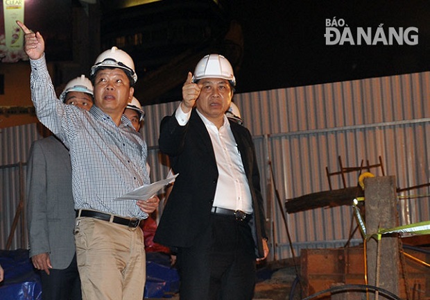 Chairman Tho (right) at the construction site