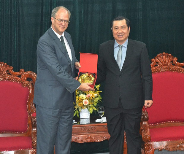 German Ambassador Berger (left) and Chairman Tho