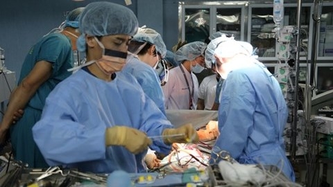 The surgery was performed at Military Hospital 103 in Hanoi. (Photo: anninhthudo.vn) 