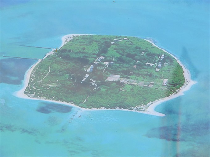 All ours: An image of Hoàng Sa Island is displayed at an exhibition at Đà Nẵng Museum. Photo courtesy of Đà Nẵng Museum Read more at http://vietnamnews.vn/life-style/361902/sunken-shipwreck-to-display-at-hoang-sa-museum.html#q1TJ6Ec4X9MXT70z.99