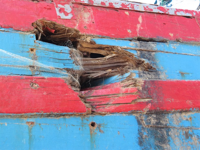 Disgraceful: A hole left on one side of fishing ship DNa TS 90152 after being hit by a Chinese ship off the Hoàng Sa Archipelago. VNS Photo Công Thành Read more at http://vietnamnews.vn/life-style/361902/sunken-shipwreck-to-display-at-hoang-sa-museum.html#q1TJ6Ec4X9MXT70z.99