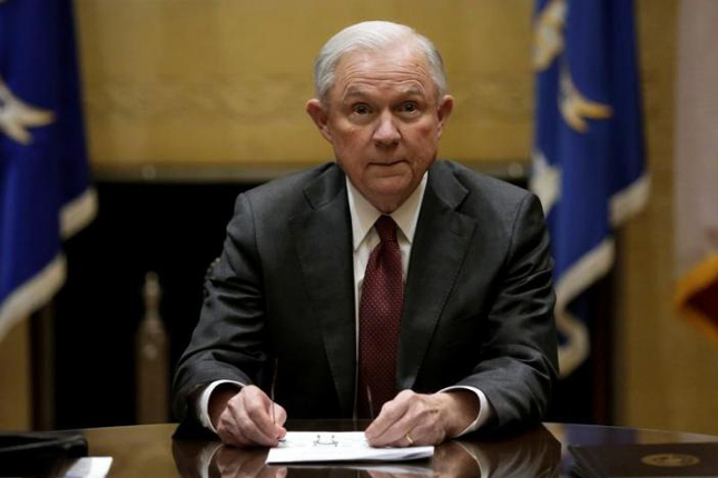 Bộ trưởng Tư pháp Mỹ Jeff Sessions bị yêu cầu từ chức.    Ảnh: Reuters