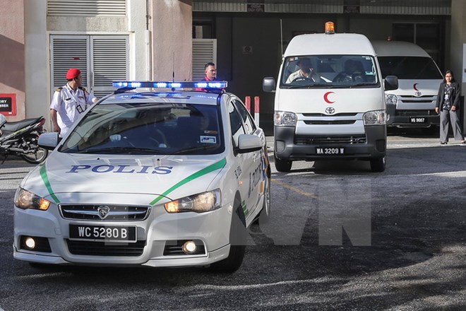 Xe cảnh sát và xe cứu thương mang thi thể ông Kim Jong-nam rời bệnh viện ở Putrajaya, Malaysia ngày 15/2. (Nguồn: EPA/TTXVN)