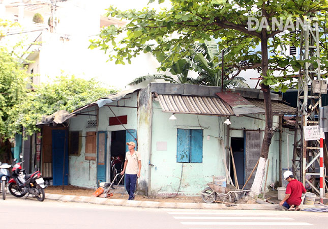 Những căn nhà nhỏ lụp xụp, xuống cấp nghiêm trọng sau hơn 20 năm quy hoạch “treo”.