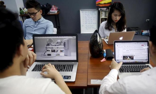 People work at the office of a tech firm in Ha Noi, Viet Nam. (Photo by Reuters/Kham)