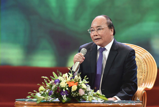 ​Thủ tướng Nguyễn Xuân Phúc đối thoại với các đại biểu phụ nữ toàn quốc.