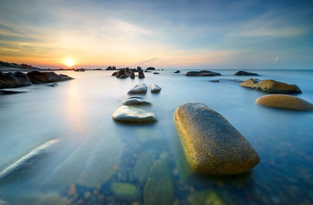  Clear blue waters and numerous rocks of different sizes and colours