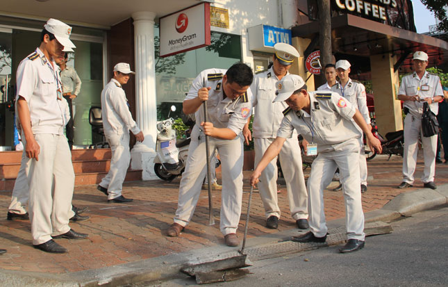 Removing an obstacle on the pavement