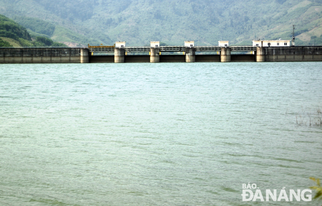 Hồ chứa Đăk Mi 4 đầy nước nhưng giảm vận hành xả nước về sông Thu Bồn và không trả dòng chảy tối thiểu về sông Vu Gia