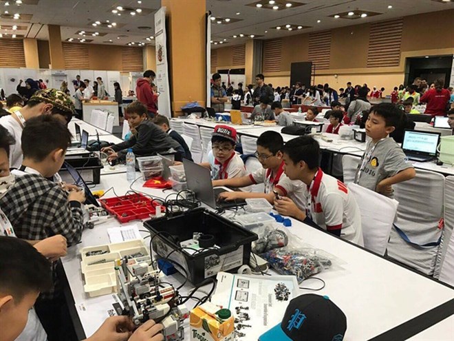 Vietnamese students take part in the 2016 World Robot Olympiad. 