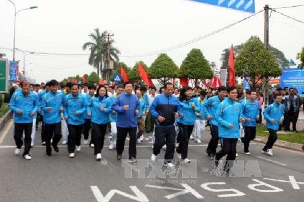 Residents of Hai Duong Province at the Olympic Run Day for Public Health 2016. — Photo Mạnh Tú Read more at http://vietnamnews.vn/society/373153/thousands-of-people-to-join-olympic-run-day.html#TSFhpEjlplxODUcE.99
