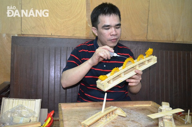 Minh making a model of the Dragon Bridge 