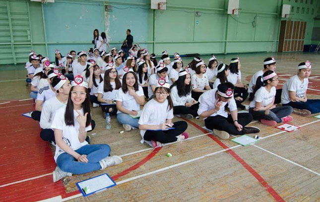 Sinh viên Việt Nam tại ĐH Sư phạm Tula, Nga tổ chức thi Rung chuông vàng tìm hiểu văn hóa, lịch sử Việt Nam và Nga ngày 19-3-2017. (Ảnh do Hoàng Dung cung cấp)