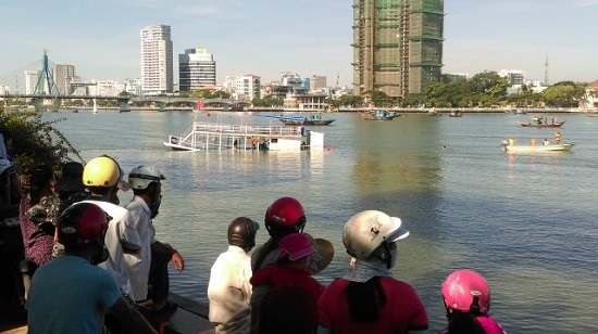 The submerged trip boat