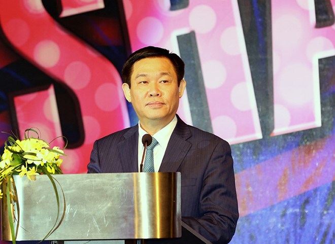 Deputy Prime Minister Vuong Dinh Hue speaks at the AmCham Gala 2017 (Photo: toquoc.vn)