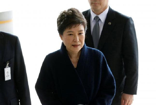 Công tố viên Hàn Quốc yêu cầu phát lệnh bắt bà Park Geun-hye.