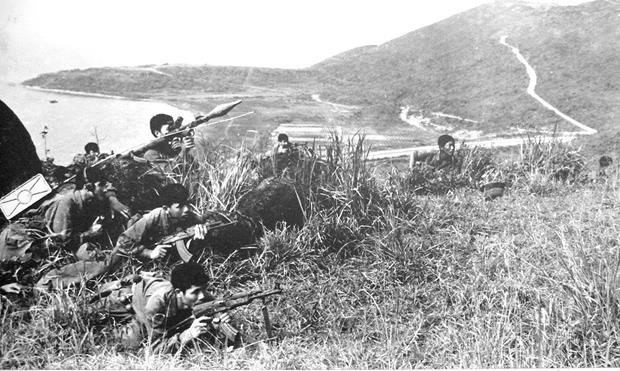 Vietnamese revolutionary soldiers from Regiment 18 of Division 325 attack their enemies on Highway 1 to prevent them from coming back into Da Nang