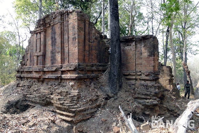 Ngôi đền gạch Prasat Ta-nang, tỉnh Rattanakiri, Campuchia, thế kỷ VIII-IX. Ảnh: T.K.P