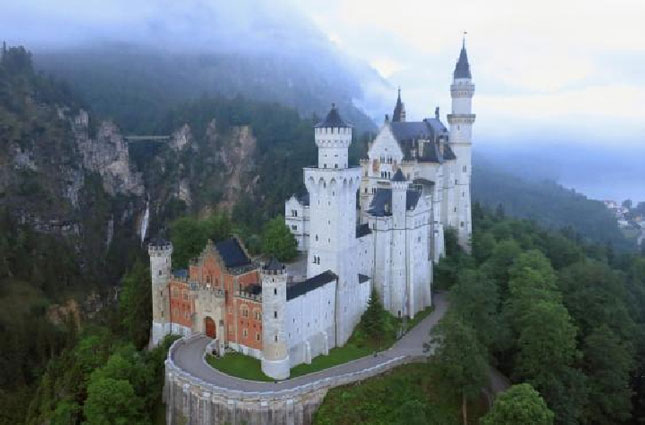 Lâu đài Neuschwanstein ở bang Bavaria, Đức. 