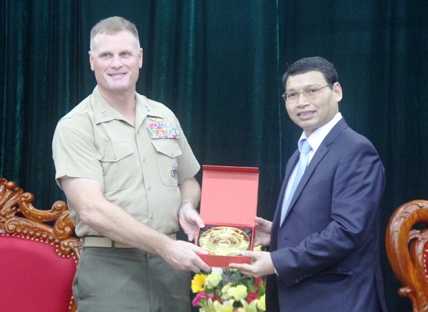 Major General Rudder (left) and Vice Chairman Minh