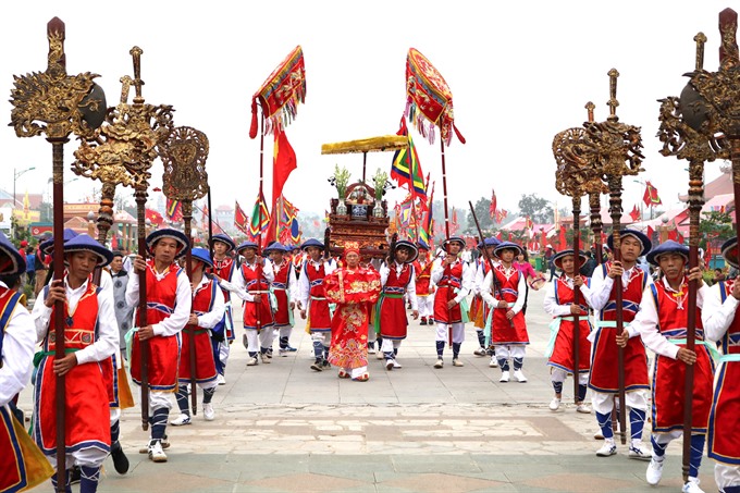 Ceremonial: A long-standing tradition is maintained, with soldiers in traditional attire accompanying the palanquin. — VNS Photo Nguyễn Trung Kiên Read more at http://vietnamnews.vn/life-style/374094/hung-kings-day-honouring-founding-fathers.html#wg5tLQ7CWsS5itqP.99